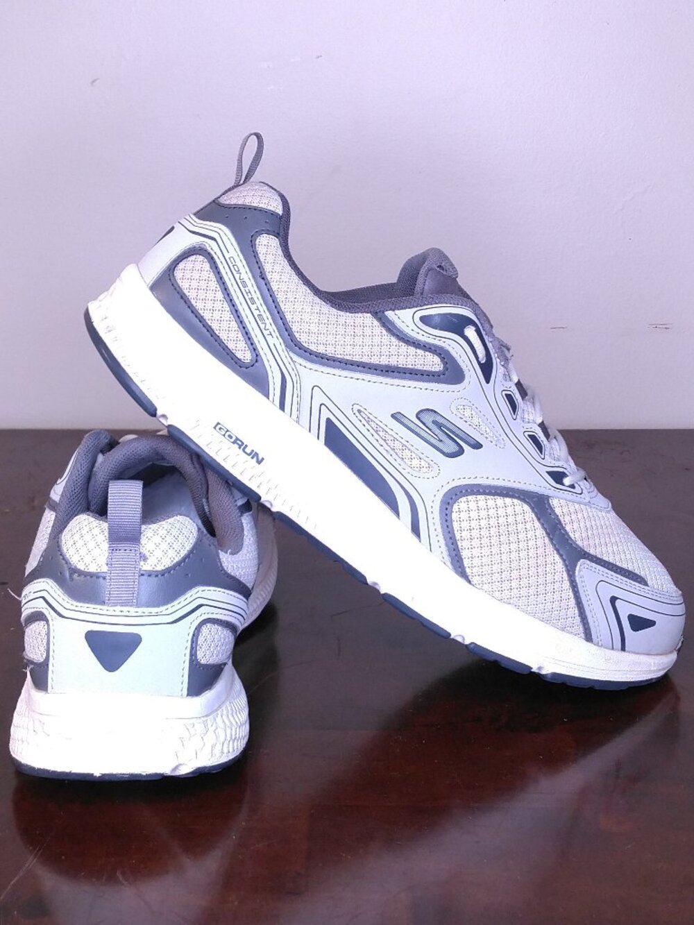 SKECHERS Go Run CONSISTENT Shoes Mens SIZE 12 RUNNING 220034WW GYNV Cool Gray